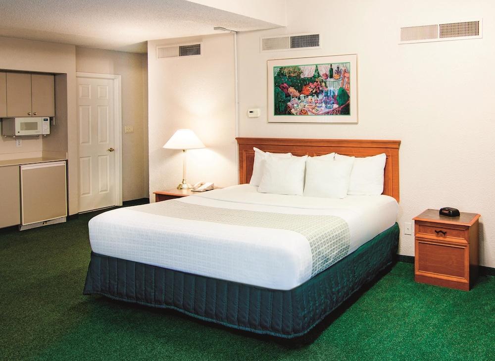La Quinta Inn By Wyndham Indianapolis Airport Lynhurst Buitenkant foto