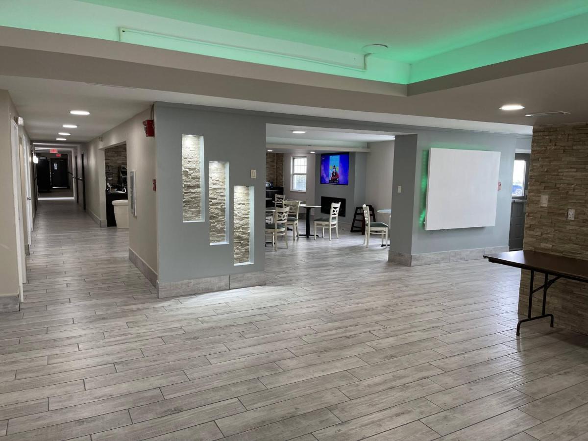 La Quinta Inn By Wyndham Indianapolis Airport Lynhurst Buitenkant foto