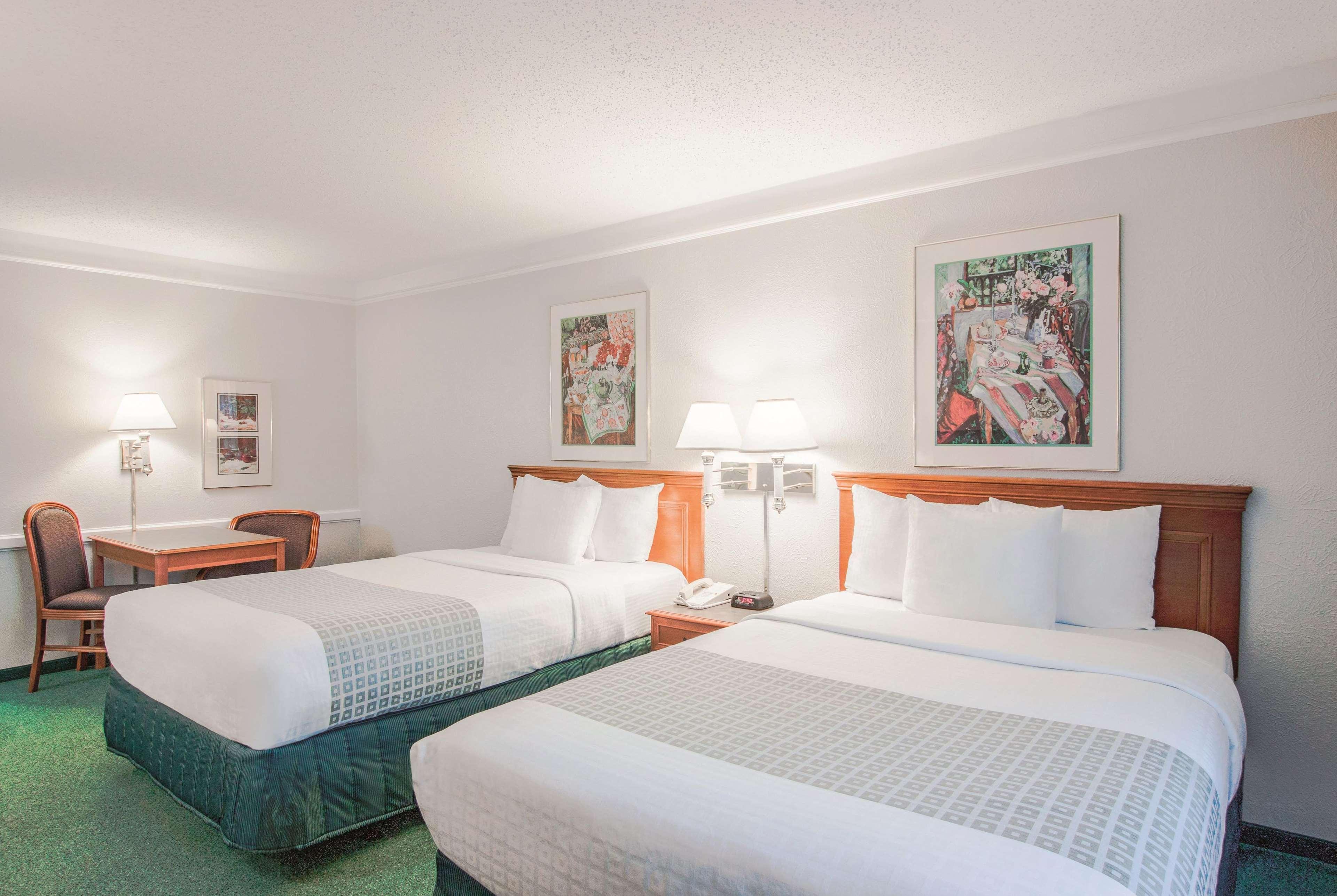 La Quinta Inn By Wyndham Indianapolis Airport Lynhurst Buitenkant foto
