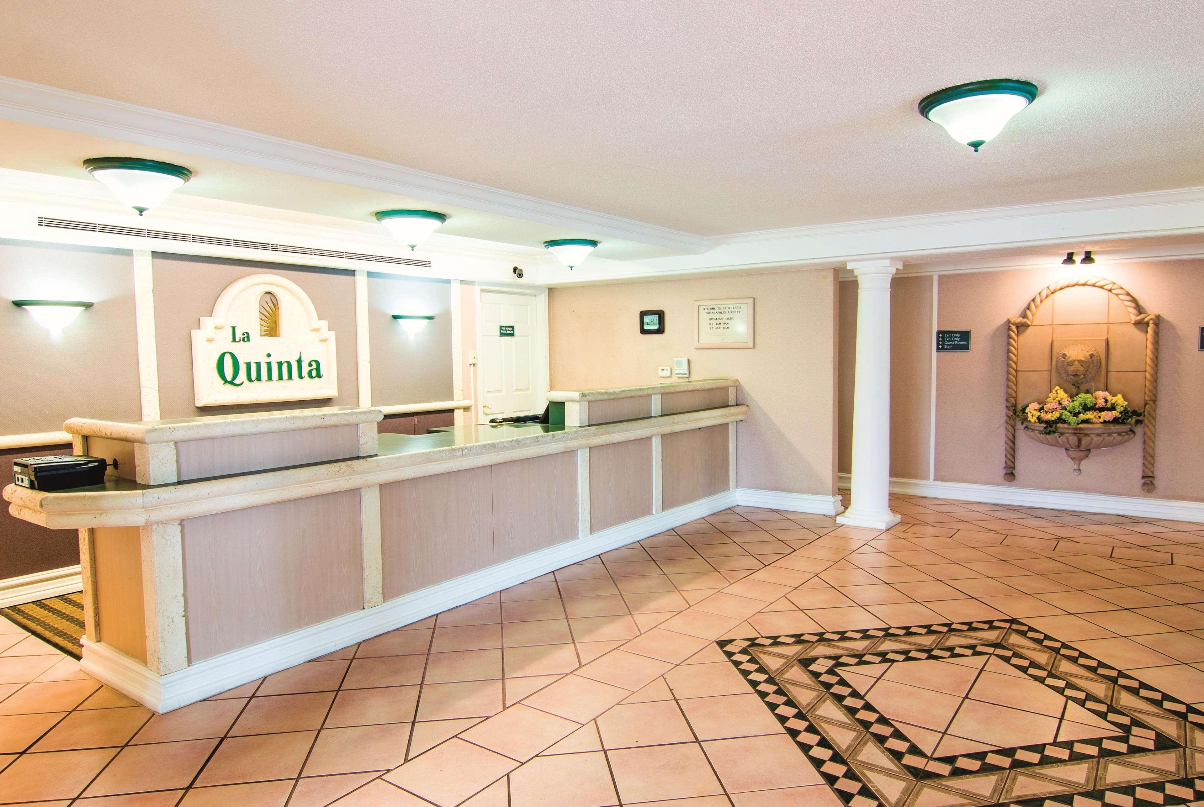 La Quinta Inn By Wyndham Indianapolis Airport Lynhurst Buitenkant foto